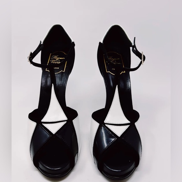 Roger Vivier Shoes - Roger Vivier NWT Prismick Sandal black and white